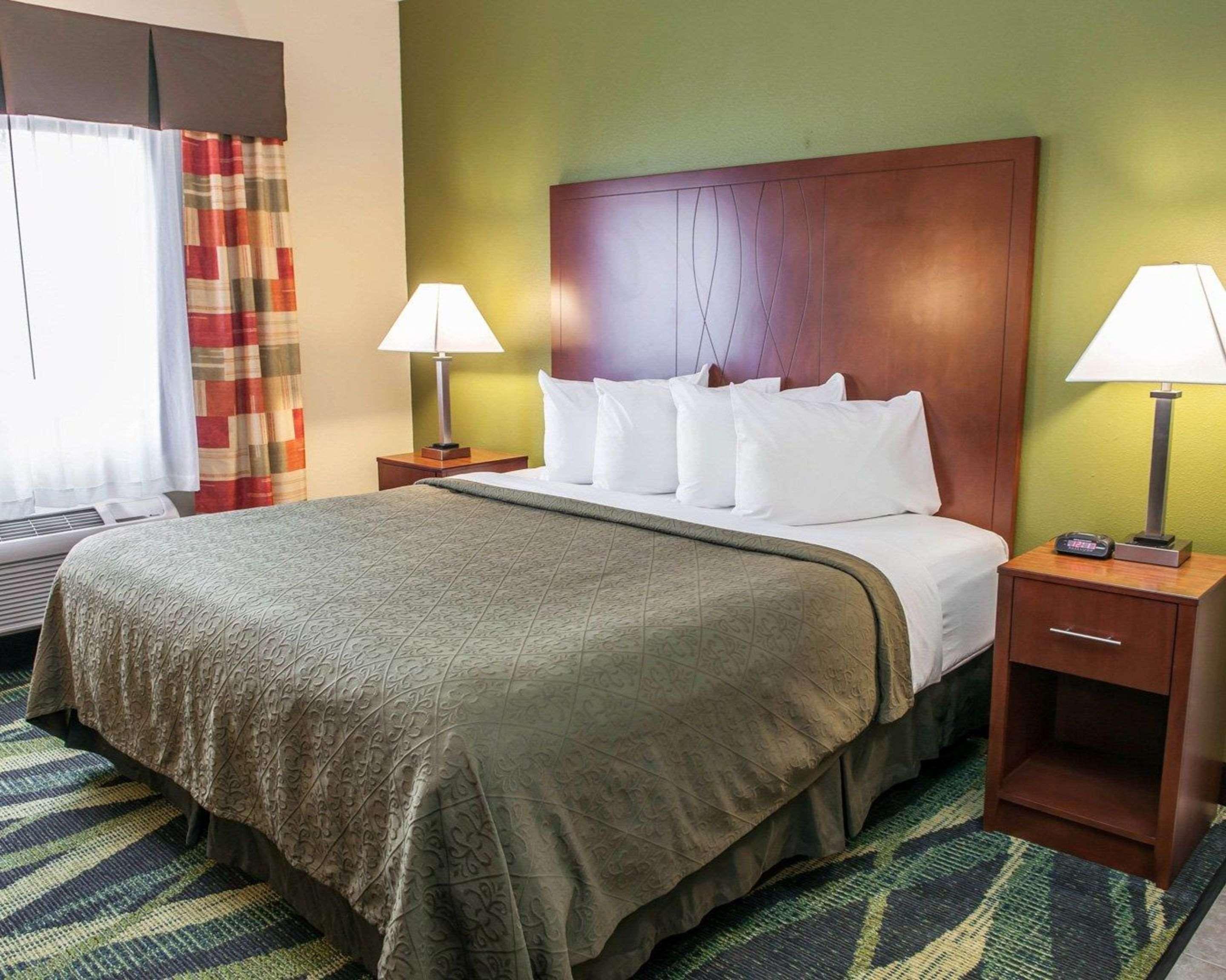 Quality & Airport Hotel